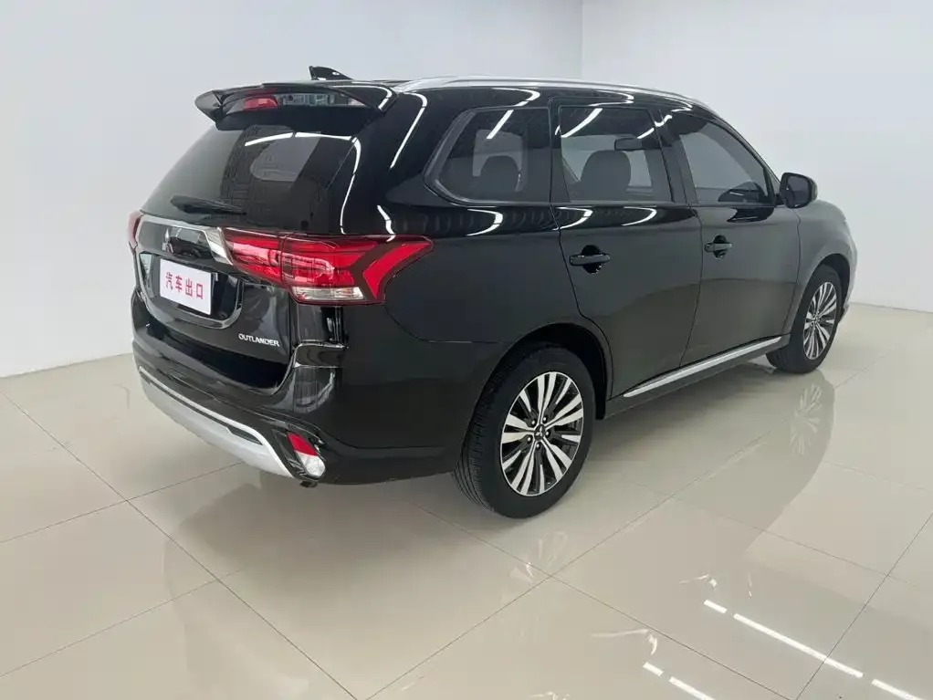 Mitsubishi Outlander — фото 2