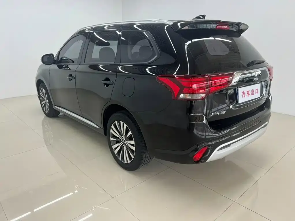 Mitsubishi Outlander — фото 3