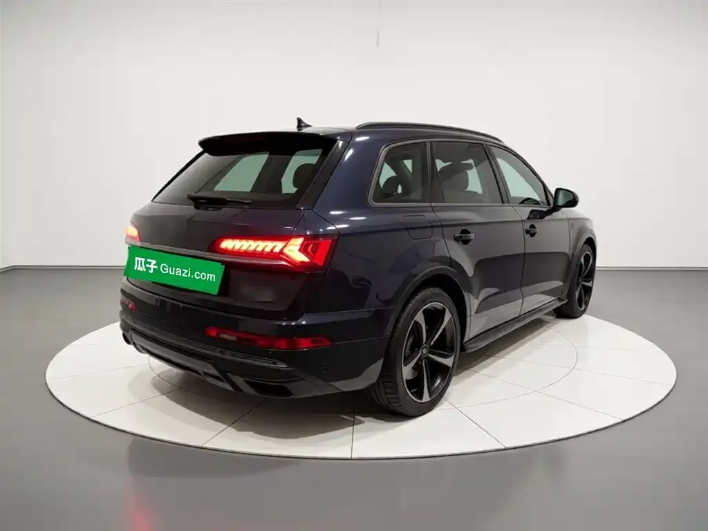 Audi Q7 2021 из CN, фото 9