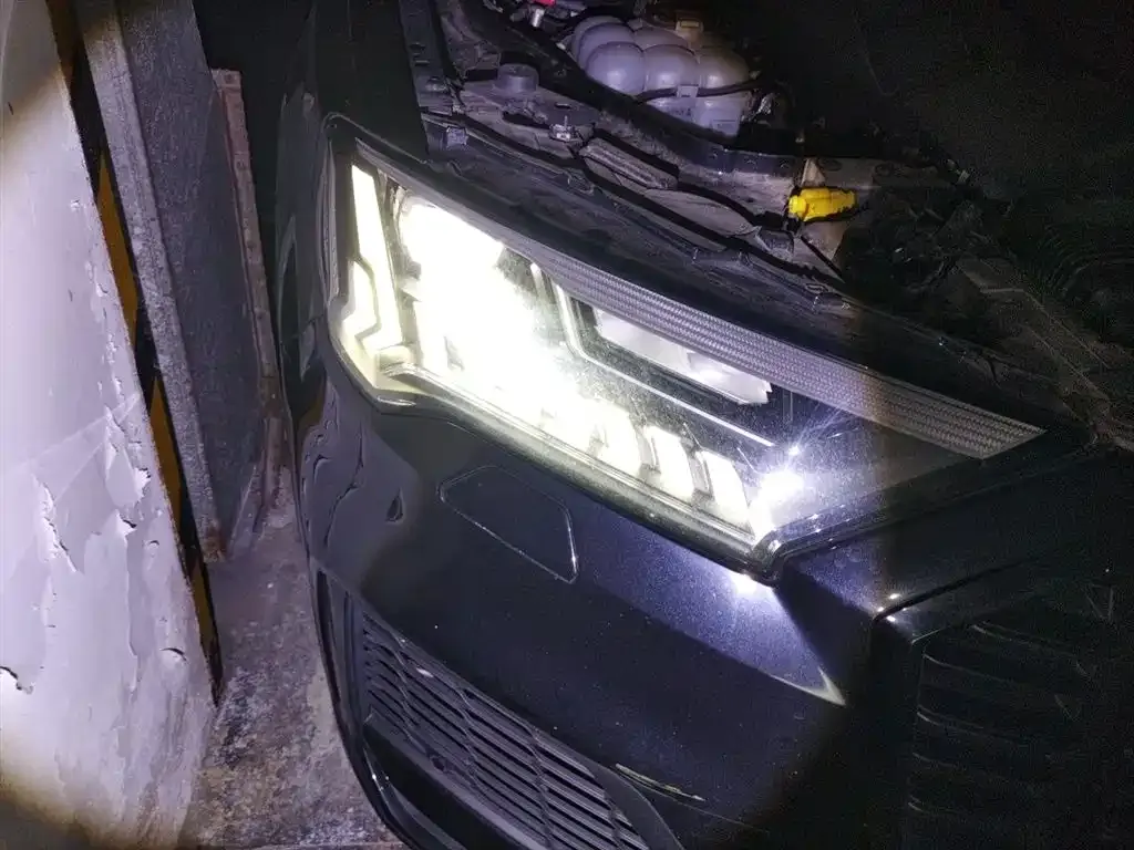 Audi Q7 2021 из CN, фото 8