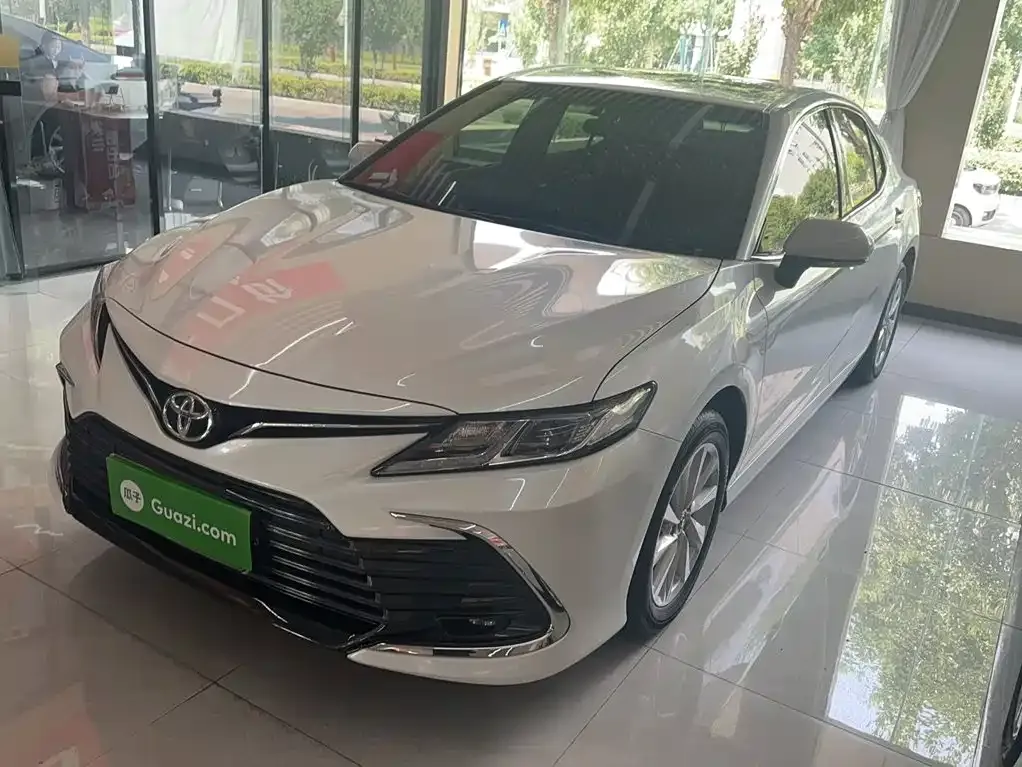 Toyota Camry — фото 8