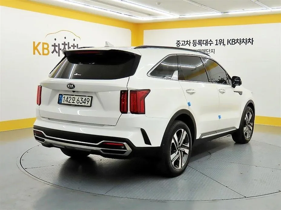 Kia Sorento — фото 8