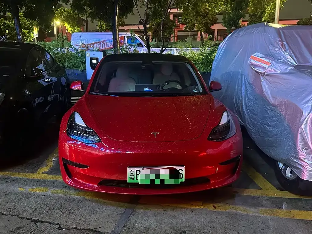 Tesla Model 3 — фото 1