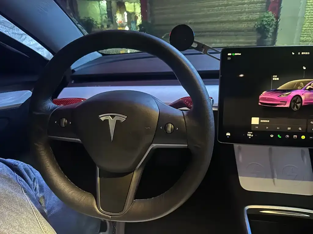 Tesla Model 3 — фото 7