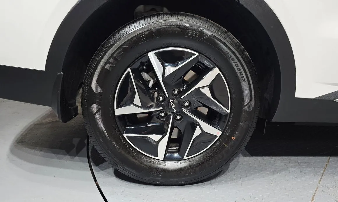 Kia Sorento — фото 10