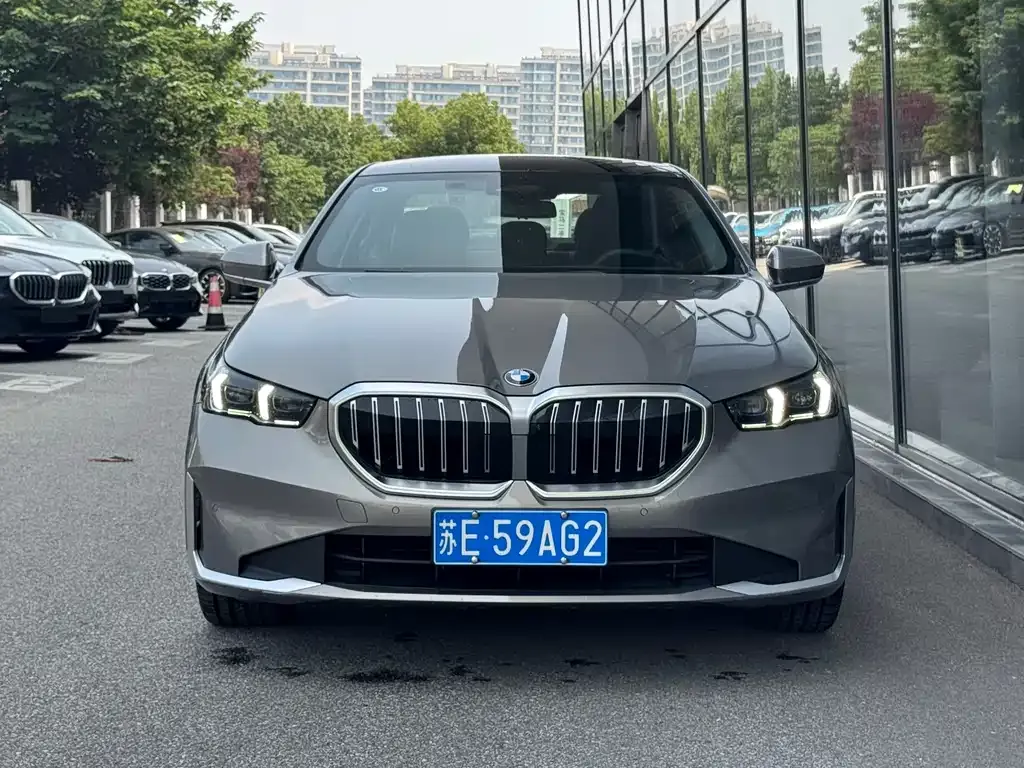 BMW 5 Series — фото 2
