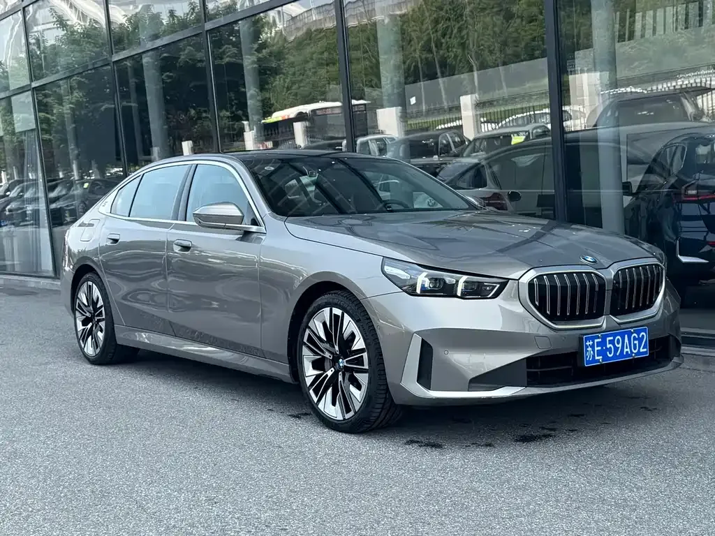 BMW 5 Series — фото 10