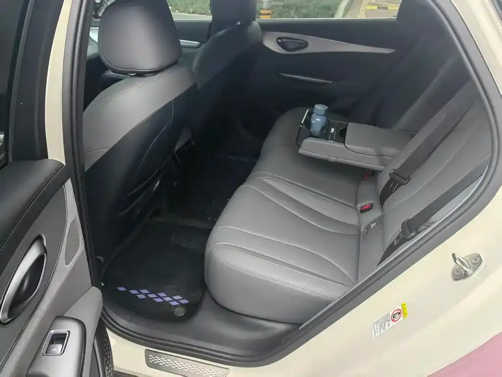 BYD Seal 07 DM-i — фото 4