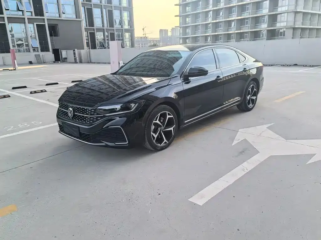 Volkswagen Passat — фото 1