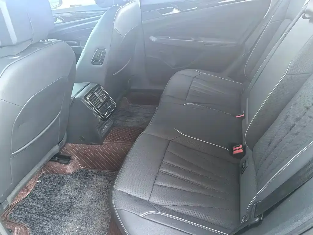 Volkswagen Passat — фото 7
