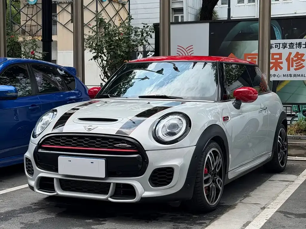 MINI JCW (John Cooper Works) — фото 1
