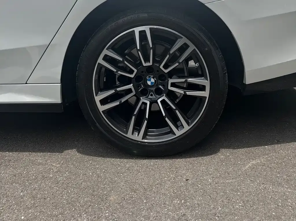 BMW 5 Series — фото 10