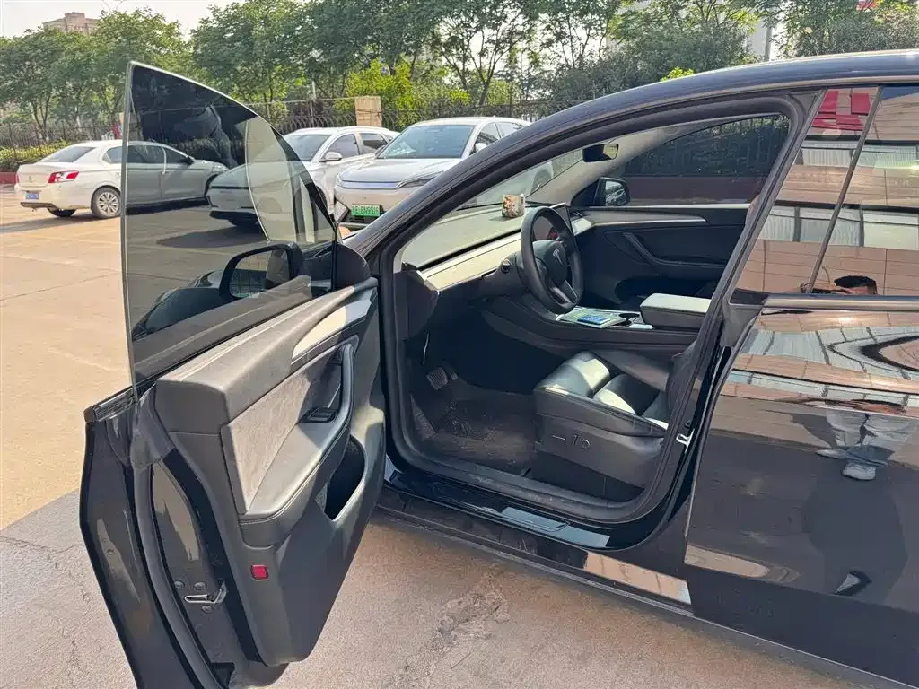 Tesla Model Y — фото 9