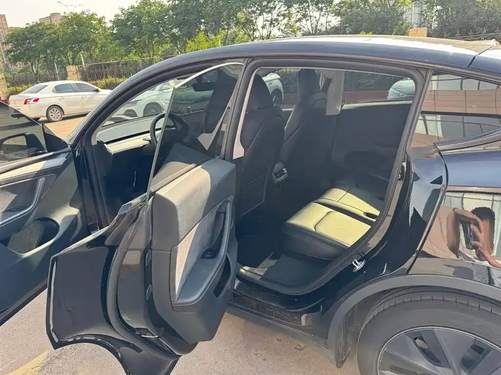 Tesla Model Y — фото 7
