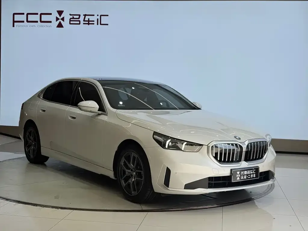 BMW 5 Series — фото 10