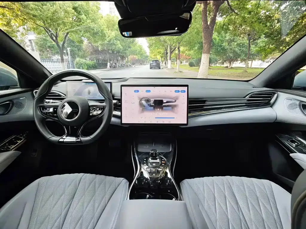 BYD Seal — фото 10