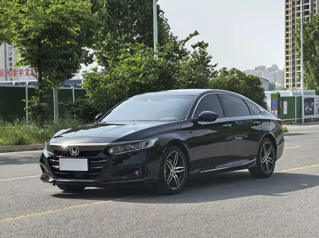 Honda Accord — фото 1