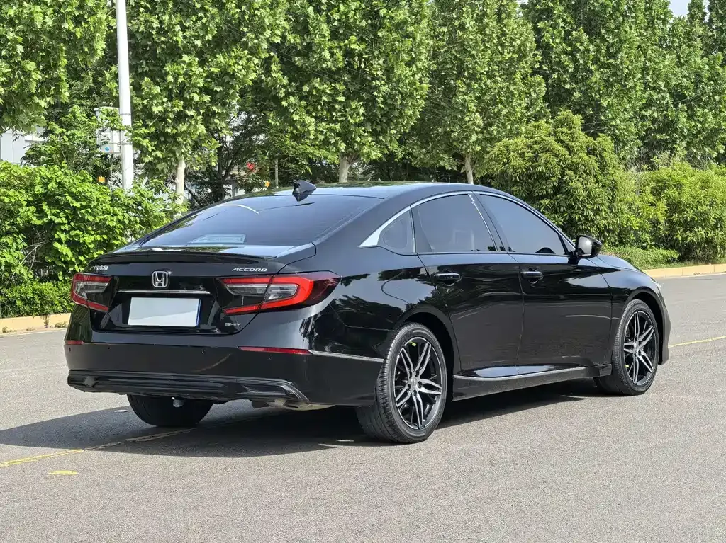Honda Accord — фото 10