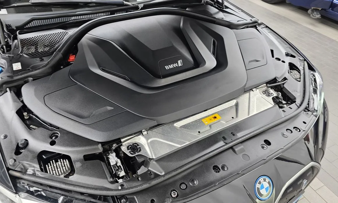 BMW i4 — фото 7