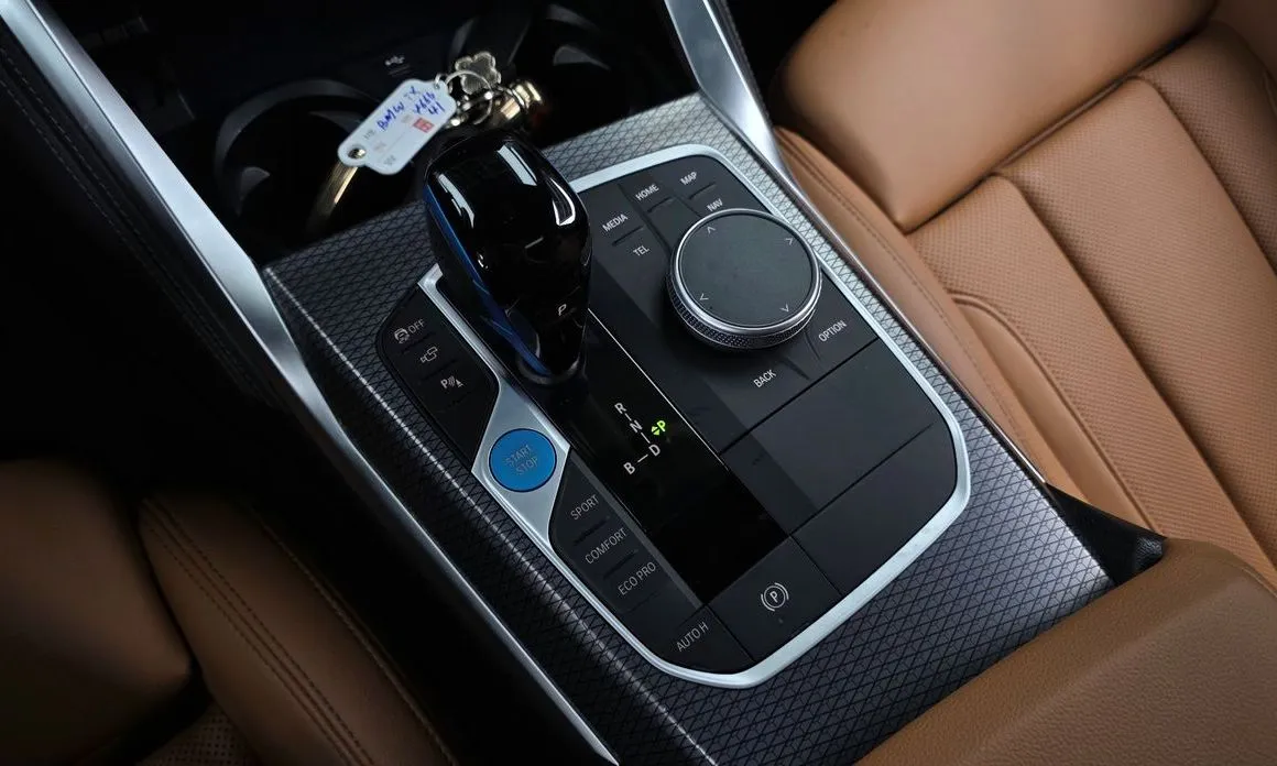 BMW i4 — фото 9
