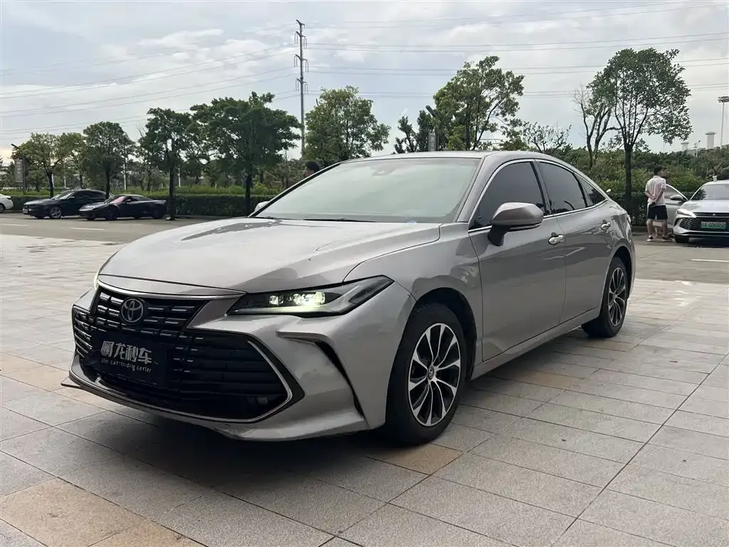 Toyota Avalon — фото 1