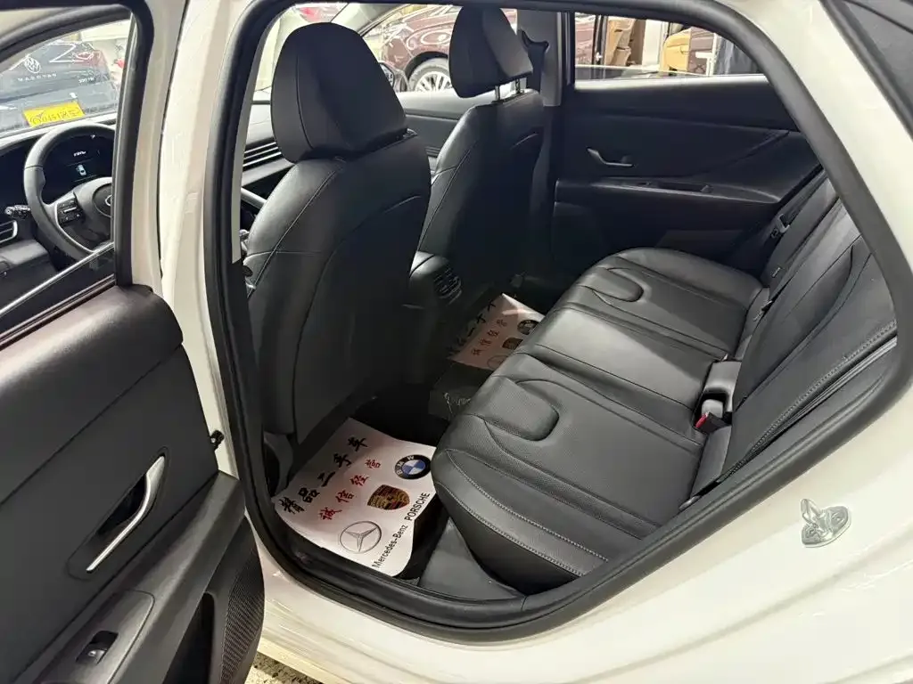 Hyundai Elantra — фото 9