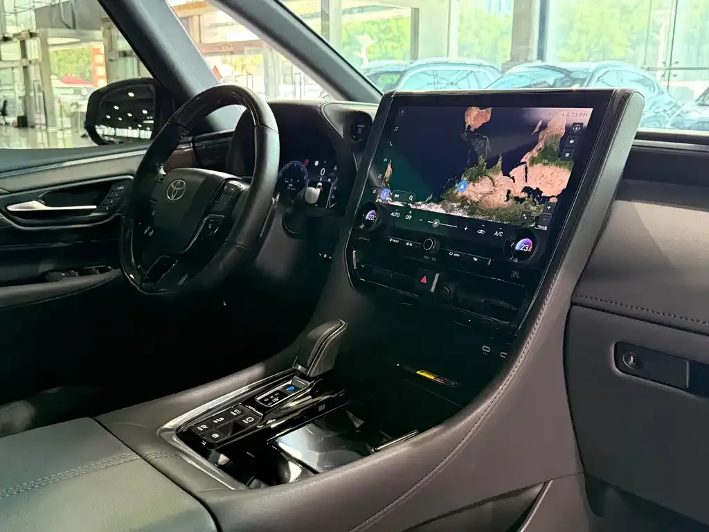 Toyota Alphard — фото 6