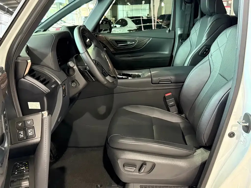 Toyota Alphard — фото 2