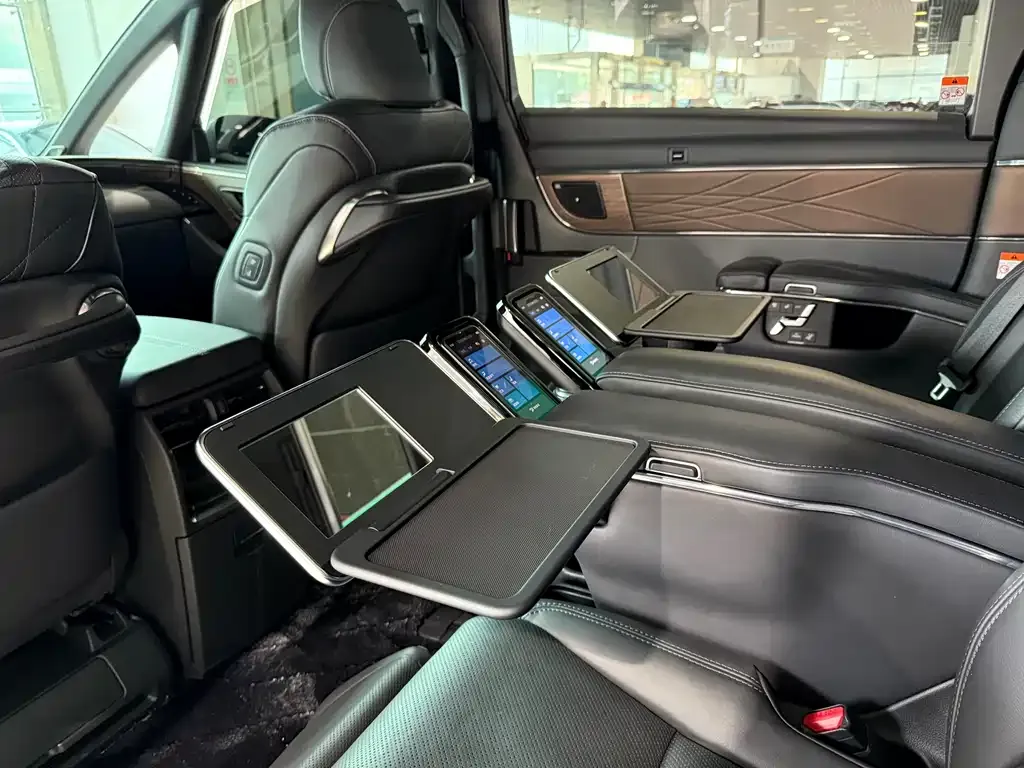Toyota Alphard — фото 4