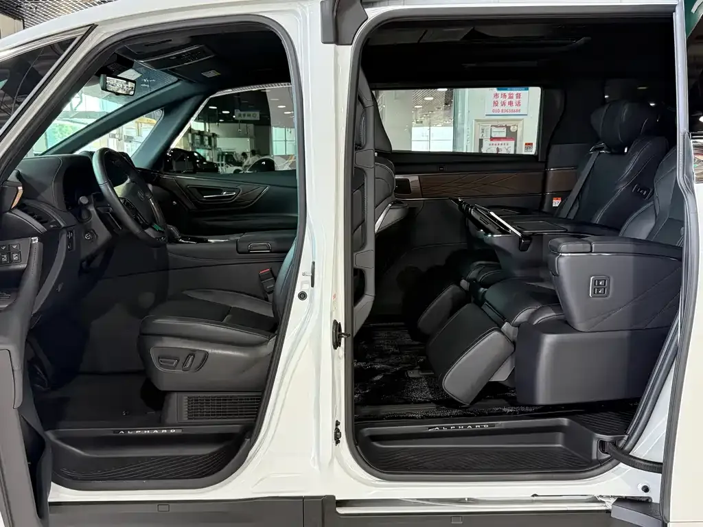 Toyota Alphard — фото 5