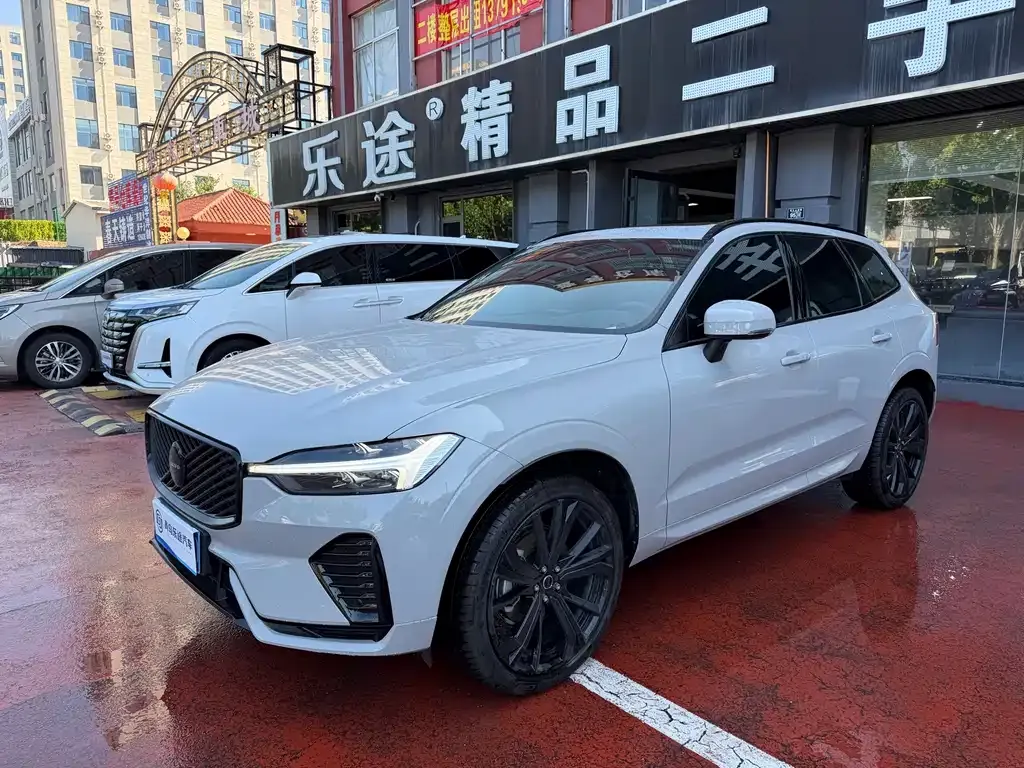 Volvo XC60 — фото 10