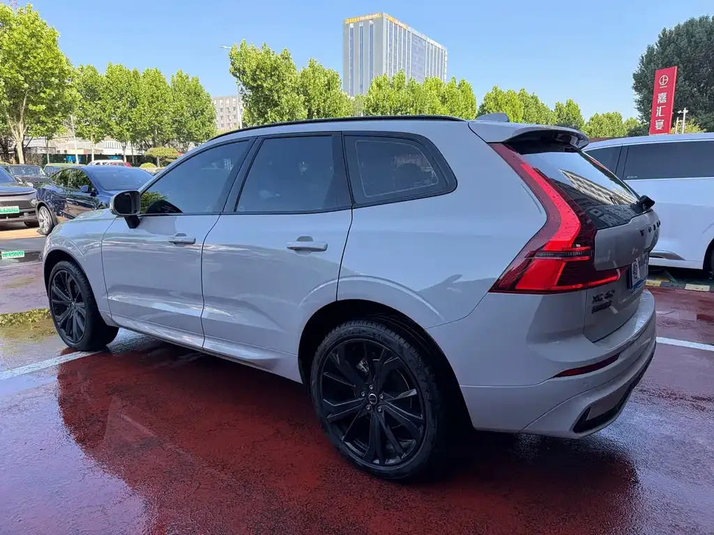 Volvo XC60 — фото 9