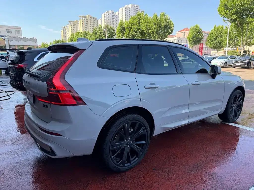 Volvo XC60 — фото 7