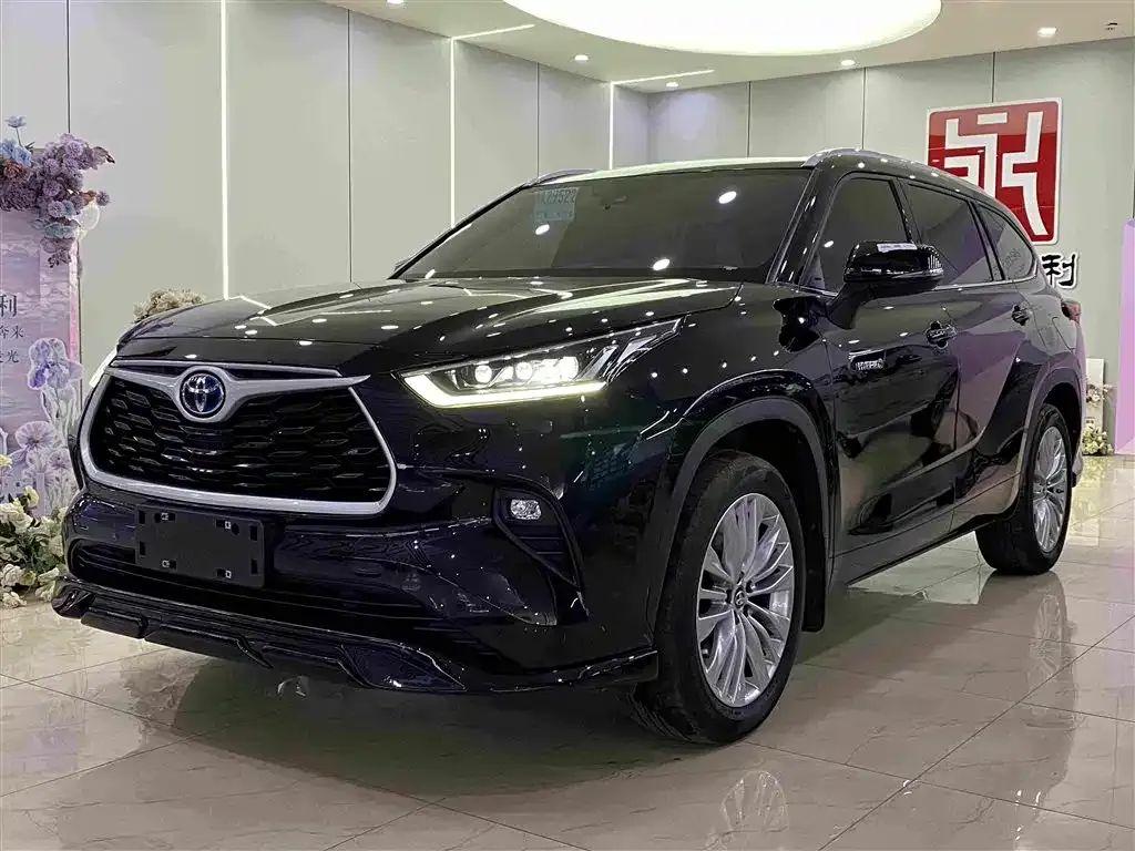 Toyota Highlander — фото 1