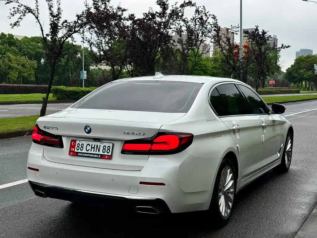 BMW 5 Series — фото 10