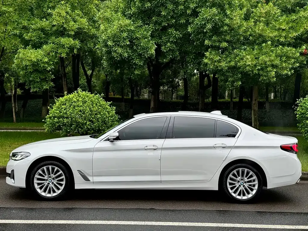 BMW 5 Series — фото 9