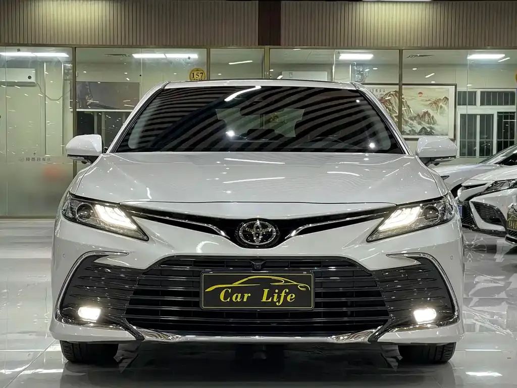 Toyota Camry — фото 10