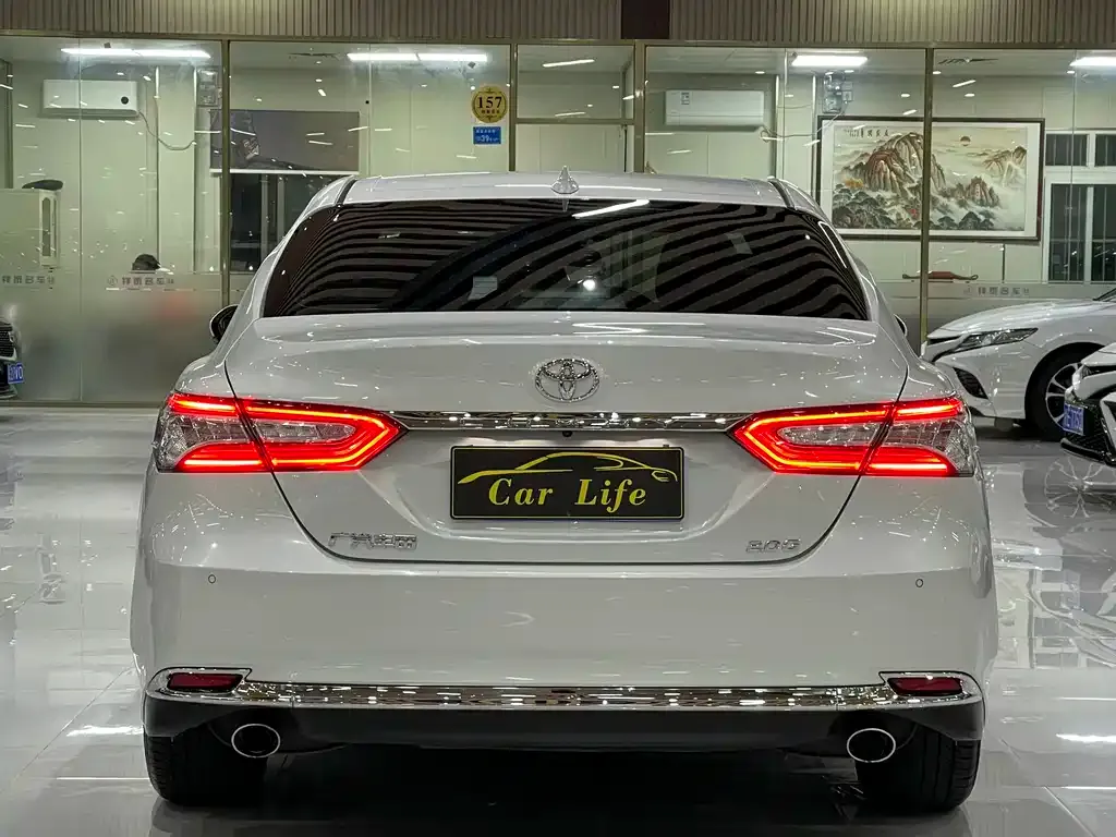 Toyota Camry — фото 5