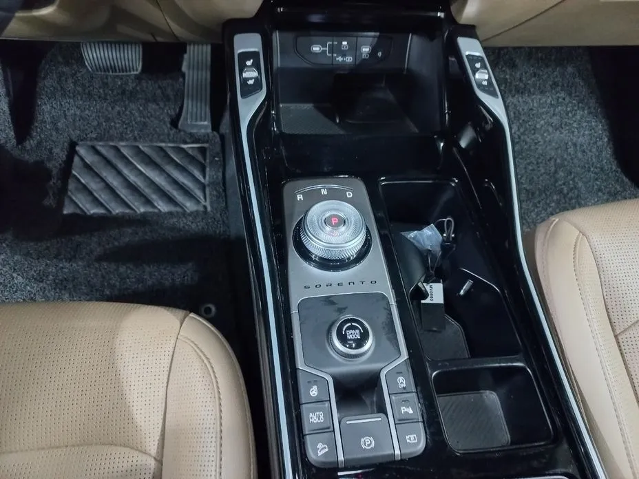Kia Sorento — фото 7