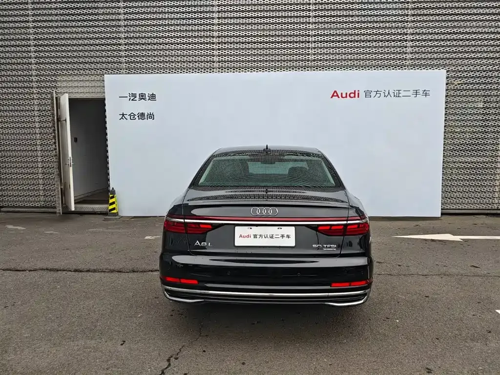 Audi A8 — фото 7