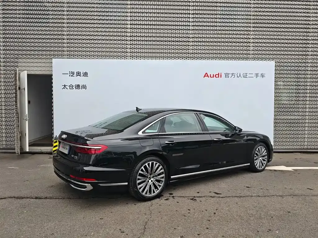 Audi A8 — фото 5