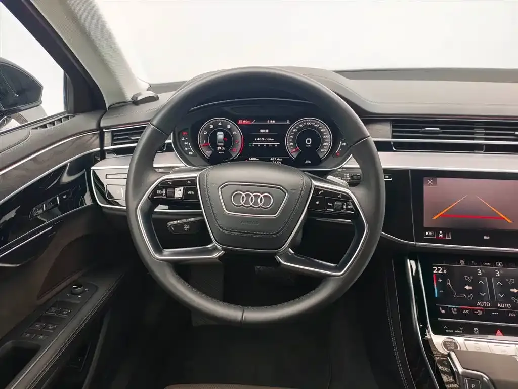 Audi A8 — фото 2