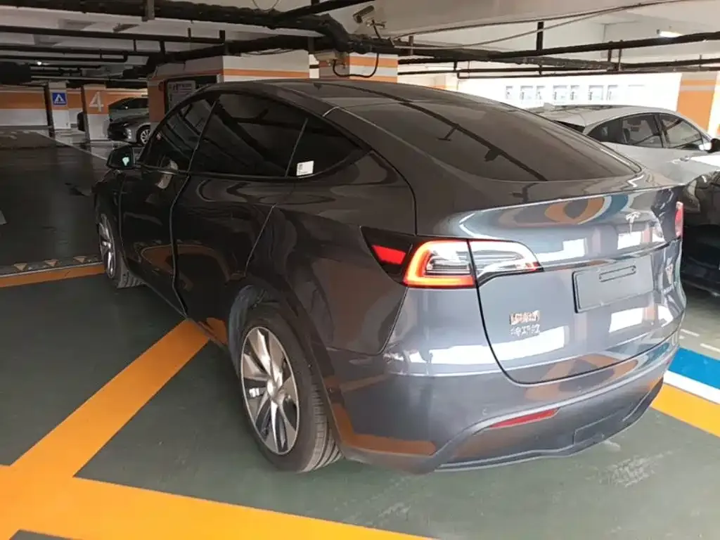 Tesla Model Y — фото 8