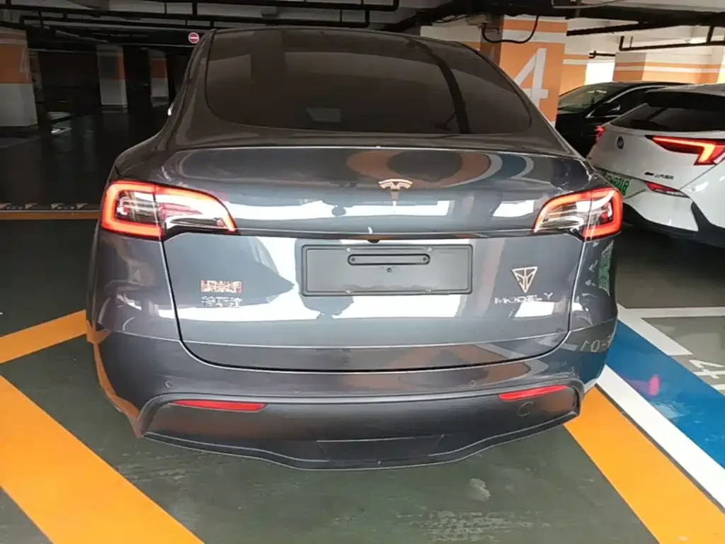 Tesla Model Y — фото 10