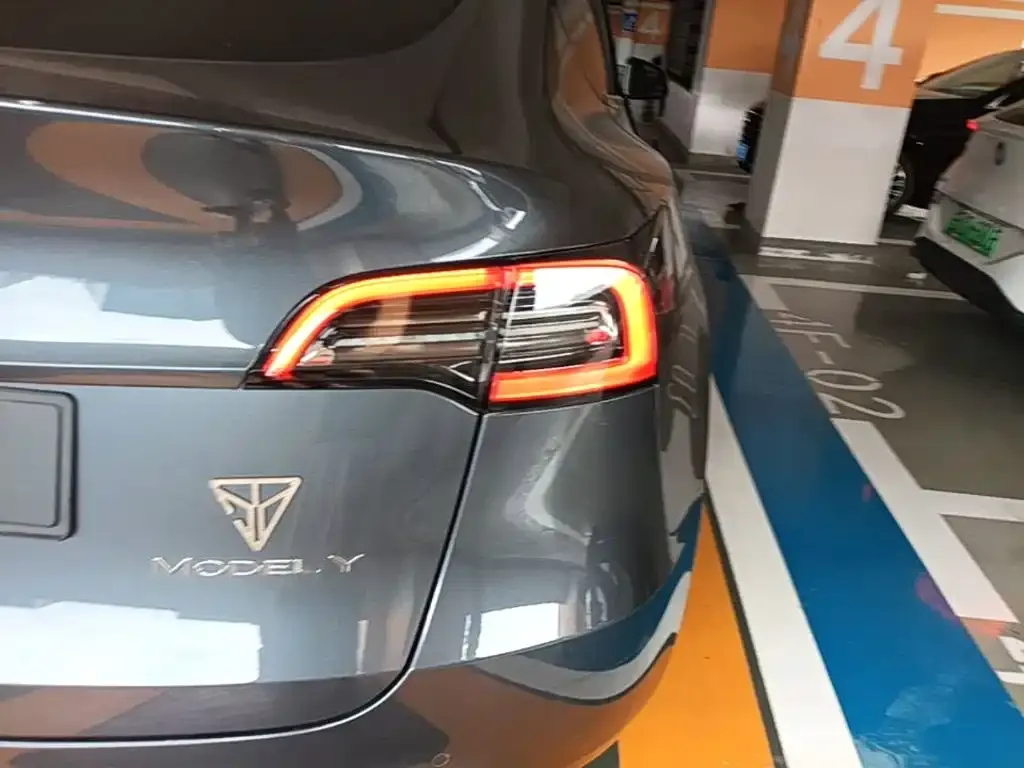Tesla Model Y — фото 7