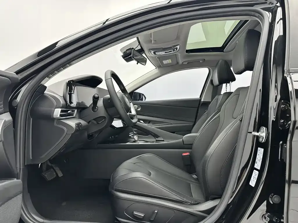 Hyundai Elantra — фото 6