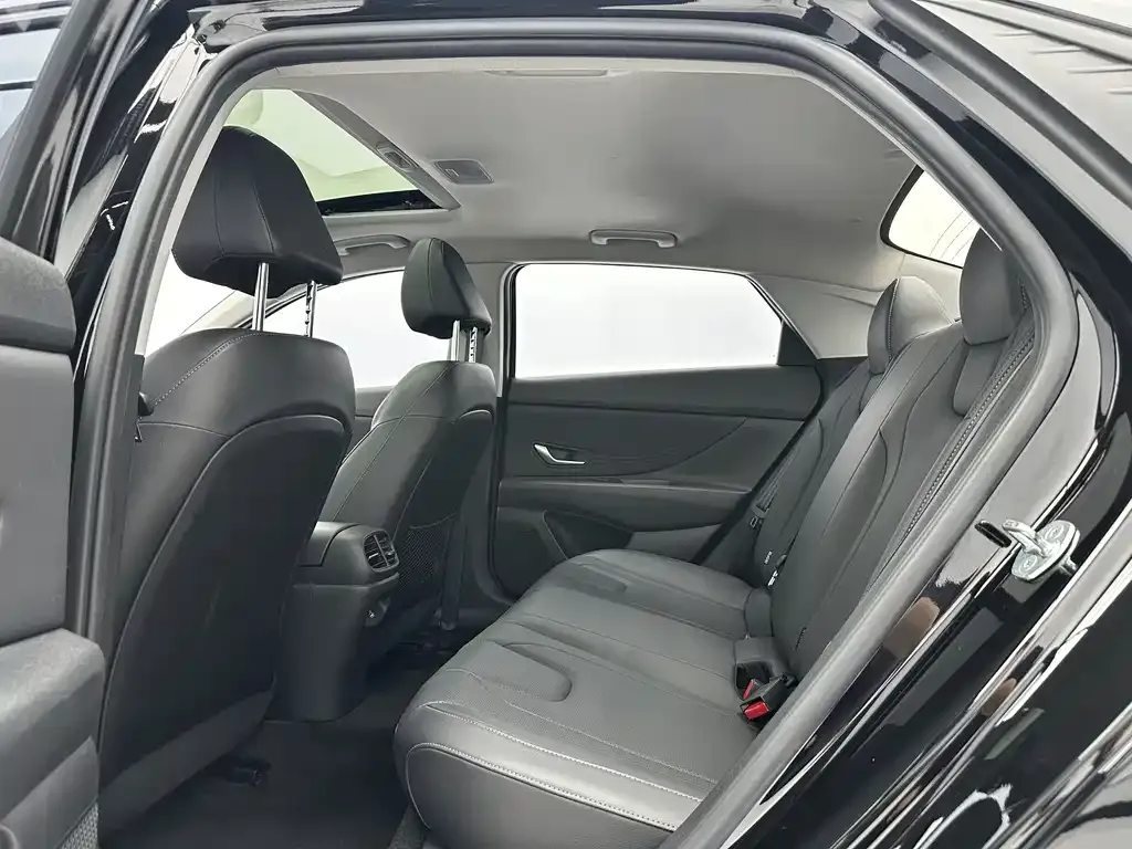 Hyundai Elantra — фото 10