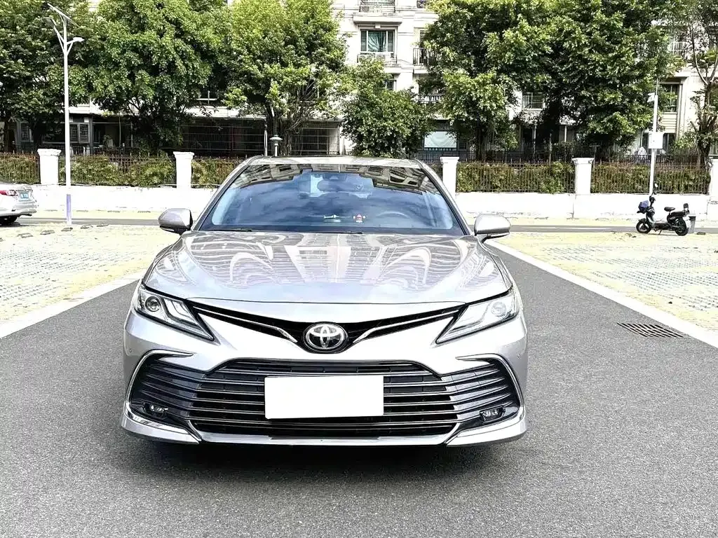 Toyota Camry — фото 9