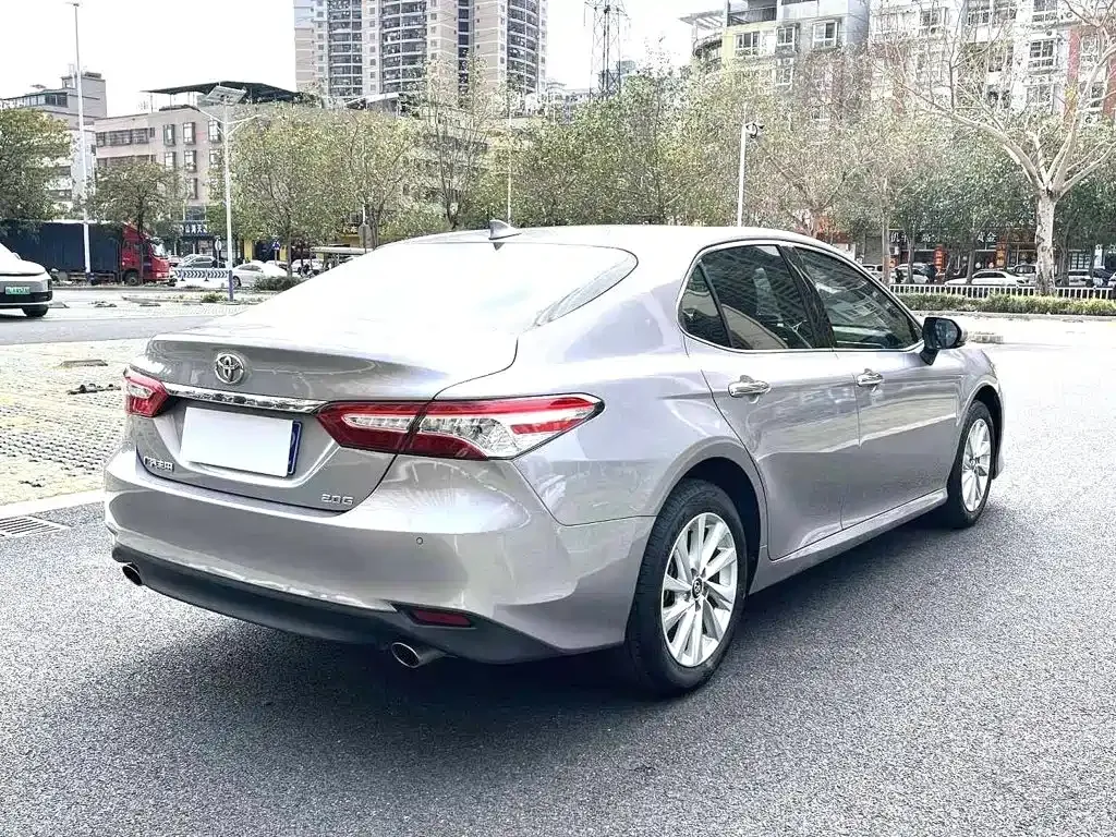 Toyota Camry — фото 8