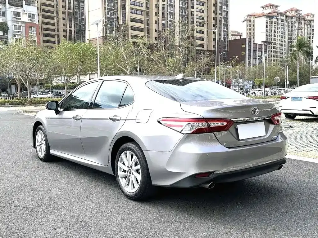 Toyota Camry — фото 7